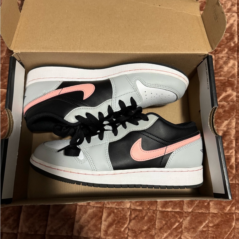 Nike Women's Gray and Pink Sneakers